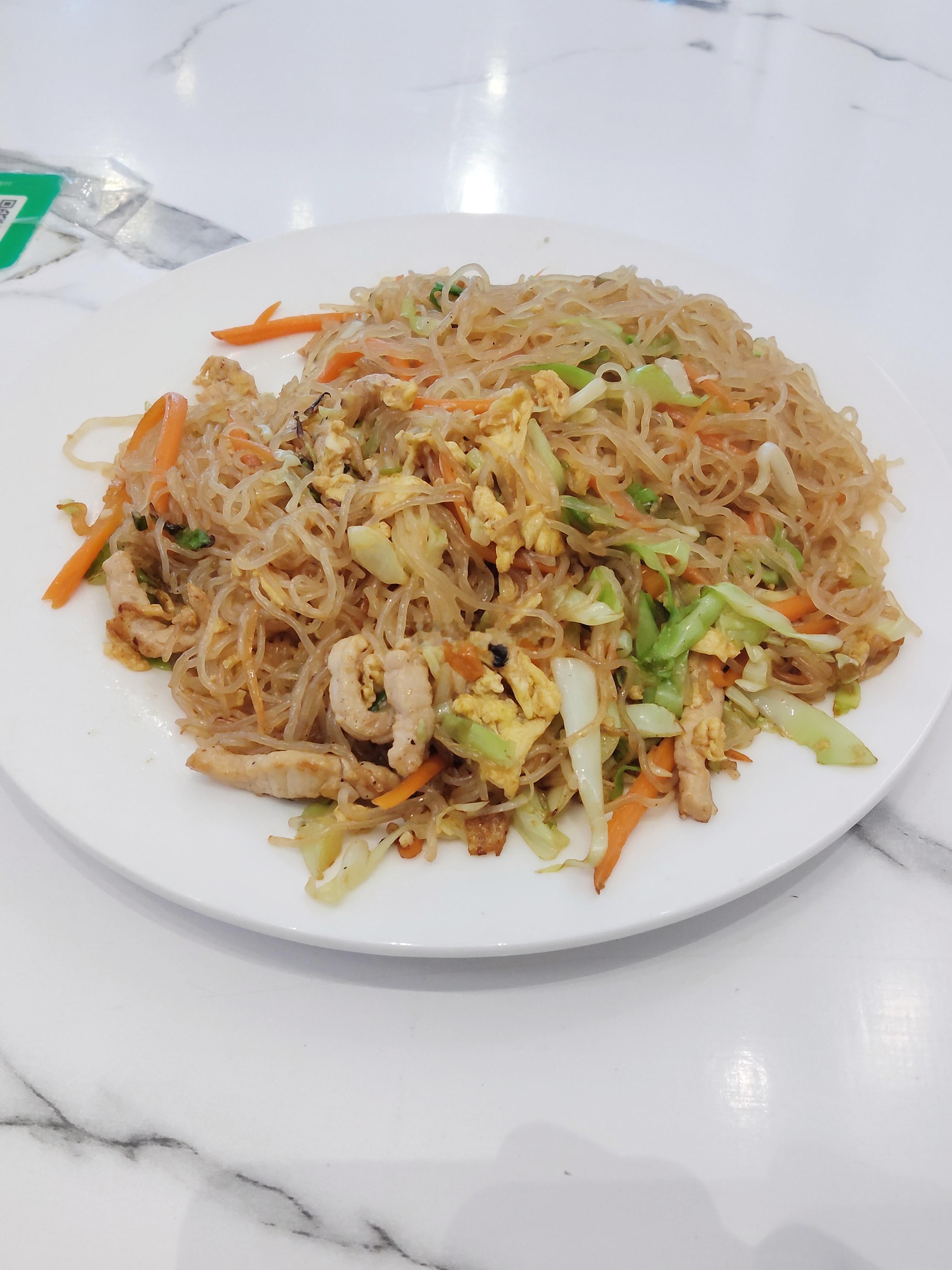 几百年没吃沙县了，这是10元的炒粉，有蛋有肉，果然是性价比的代名词，而且现在很多