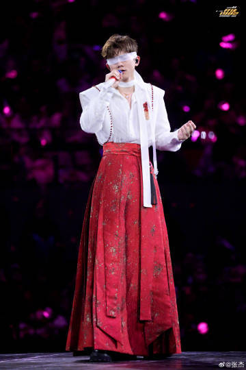 张杰张杰鸟巢站加场 张杰鸟巢16场连开太宠粉了吧！张杰鸟巢演唱会新增 4 场：4