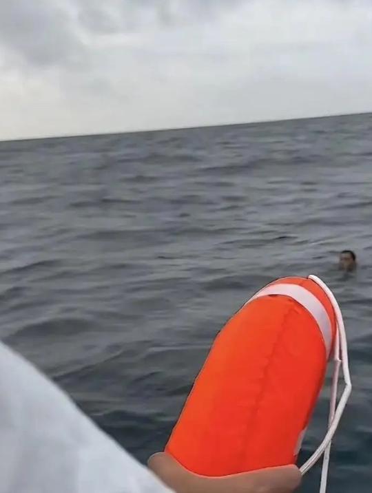 广东阳江的一名老船长，就因为那一两分钟的“内急”，差点把自己活活交代在南中国海的