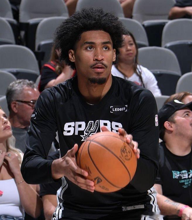 NBA[超话]  星二代！迪伦·哈铂前五场个人数据：14.4分4.6篮板4.6助