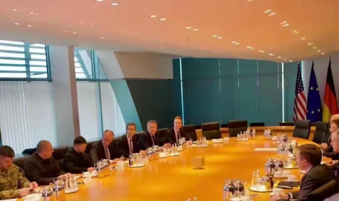 乌克兰放弃加入北约领土问题拒不让步 ，特朗普圣诞停火梦难