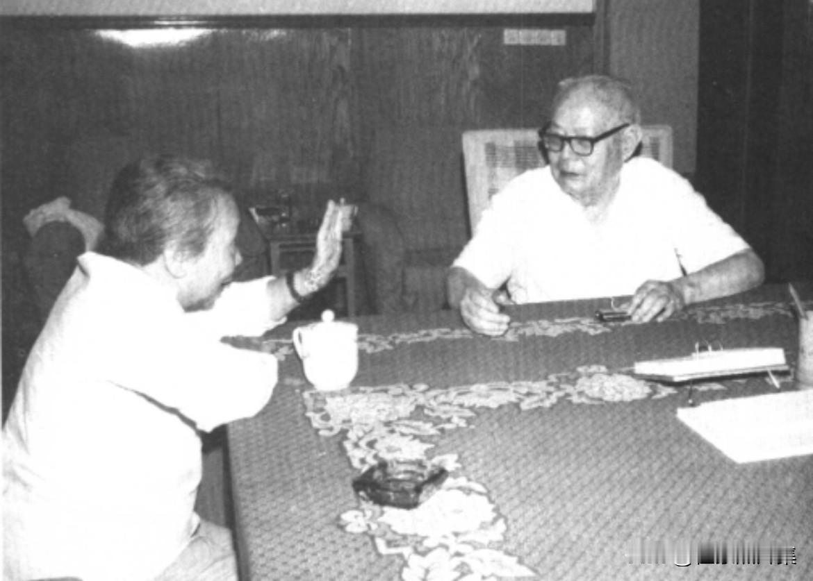 上世纪八十年代，戏剧家李伯钊为创作反映红军长征途中斗争的话剧《北上》，专程登门拜