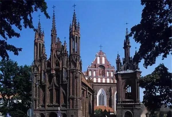 新总统刚上任就变脸，一头扎进美国怀抱，不惜放弃我国百亿投资

要说全球尤为命途多