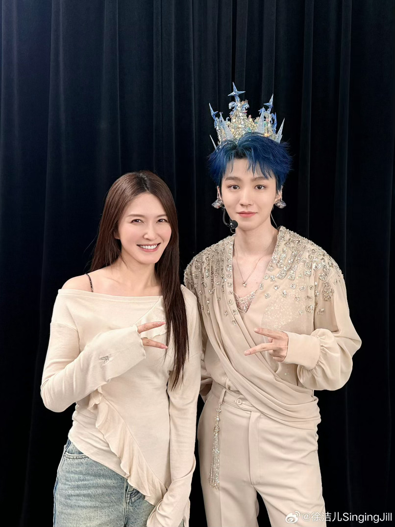 徐洁儿去了王俊凯演唱会兑现了曾经说想要去看的承诺最好的姐弟[yeah]（凯凯的两