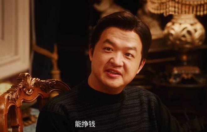 他说的对缝，在婚姻感情上叫媒婆，从做生意上来讲，也叫一手托两家，其实就是中间商两