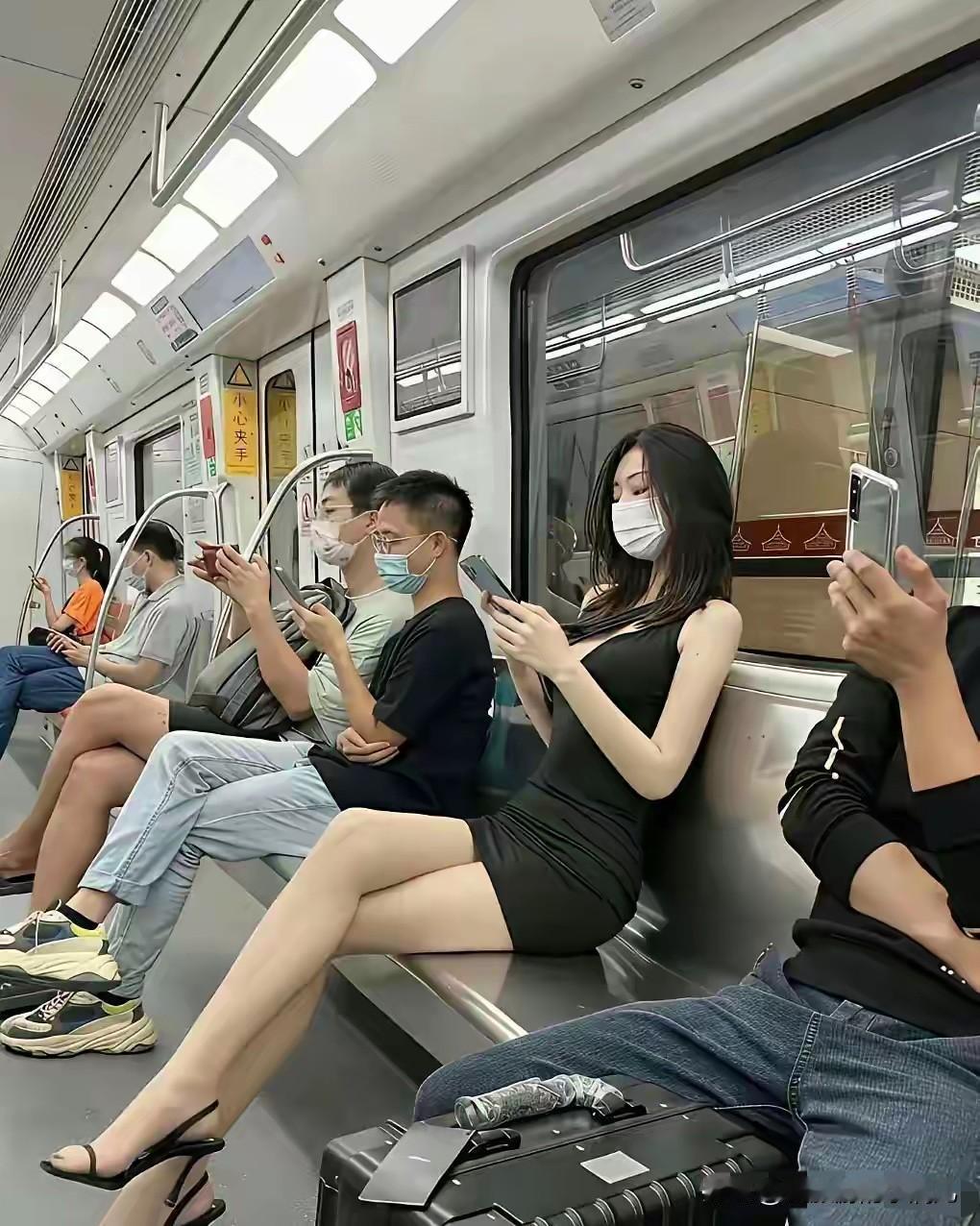 看这气场应该是领导级别的吧！