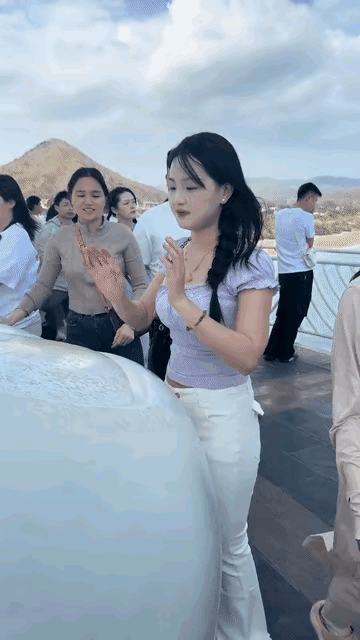 这只是大佛的脚趾头，值得你们这么迷恋吗？