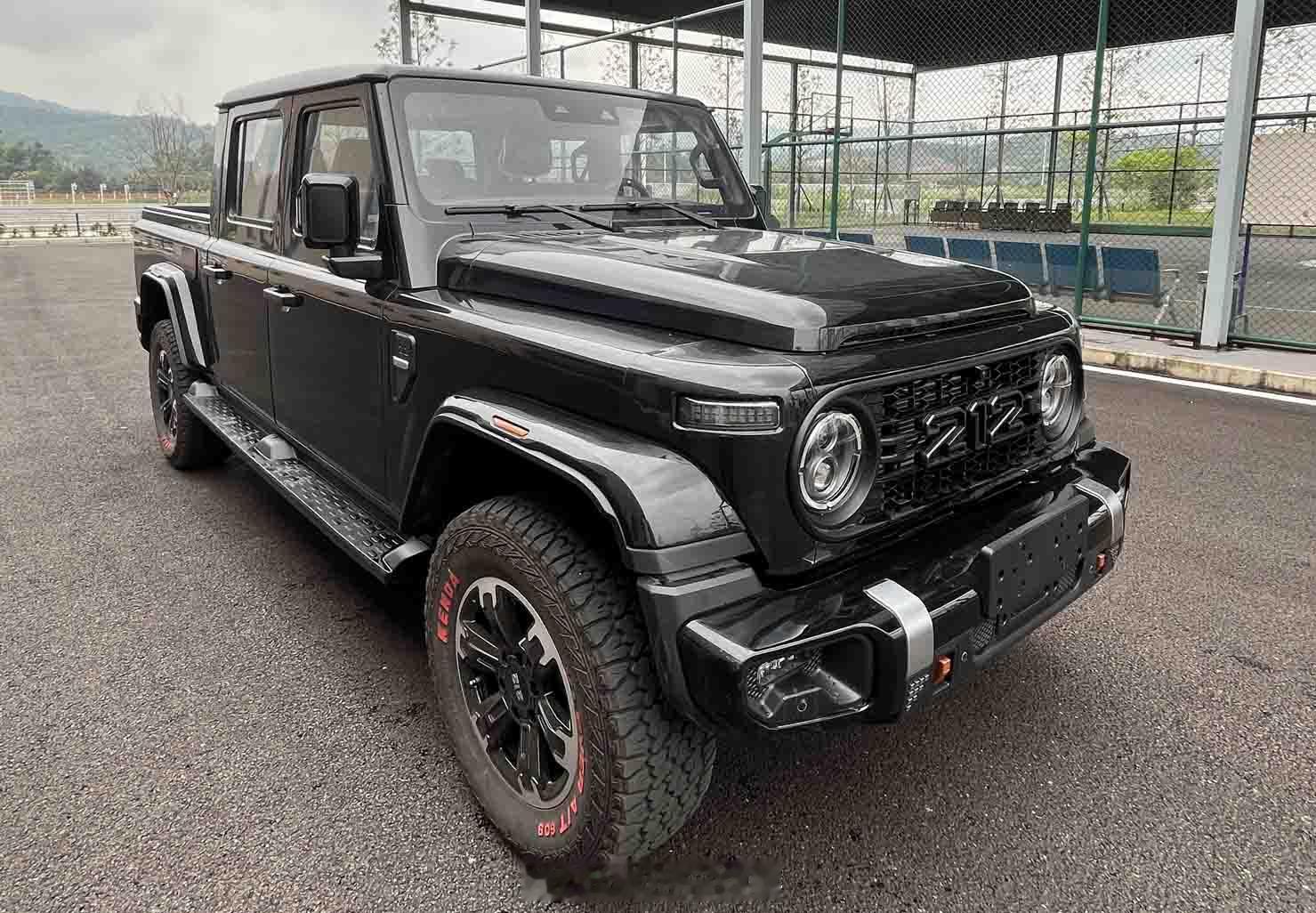 212皮卡版有点意思，也就是Jeep角斗士的国产版，不过探境者01这名字就不算很