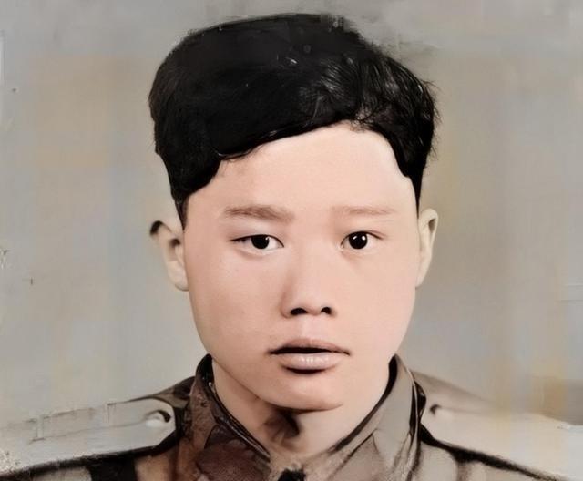 1951年1月28日，志愿军小战士潘天炎因为拉肚子，就去附近的草丛里上了趟厕所。