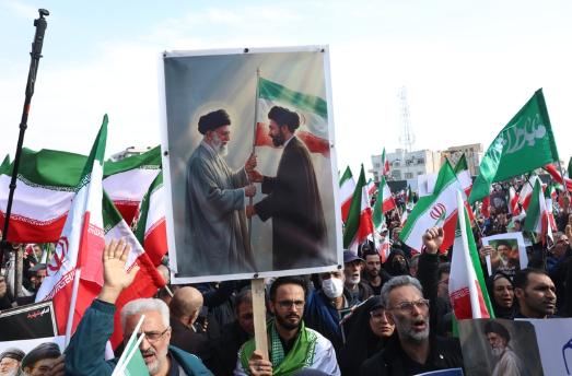 伊朗到底谁在做决策？西方媒体集体懵圈，越看越不对劲。
 
过去伊朗的权力结构很简