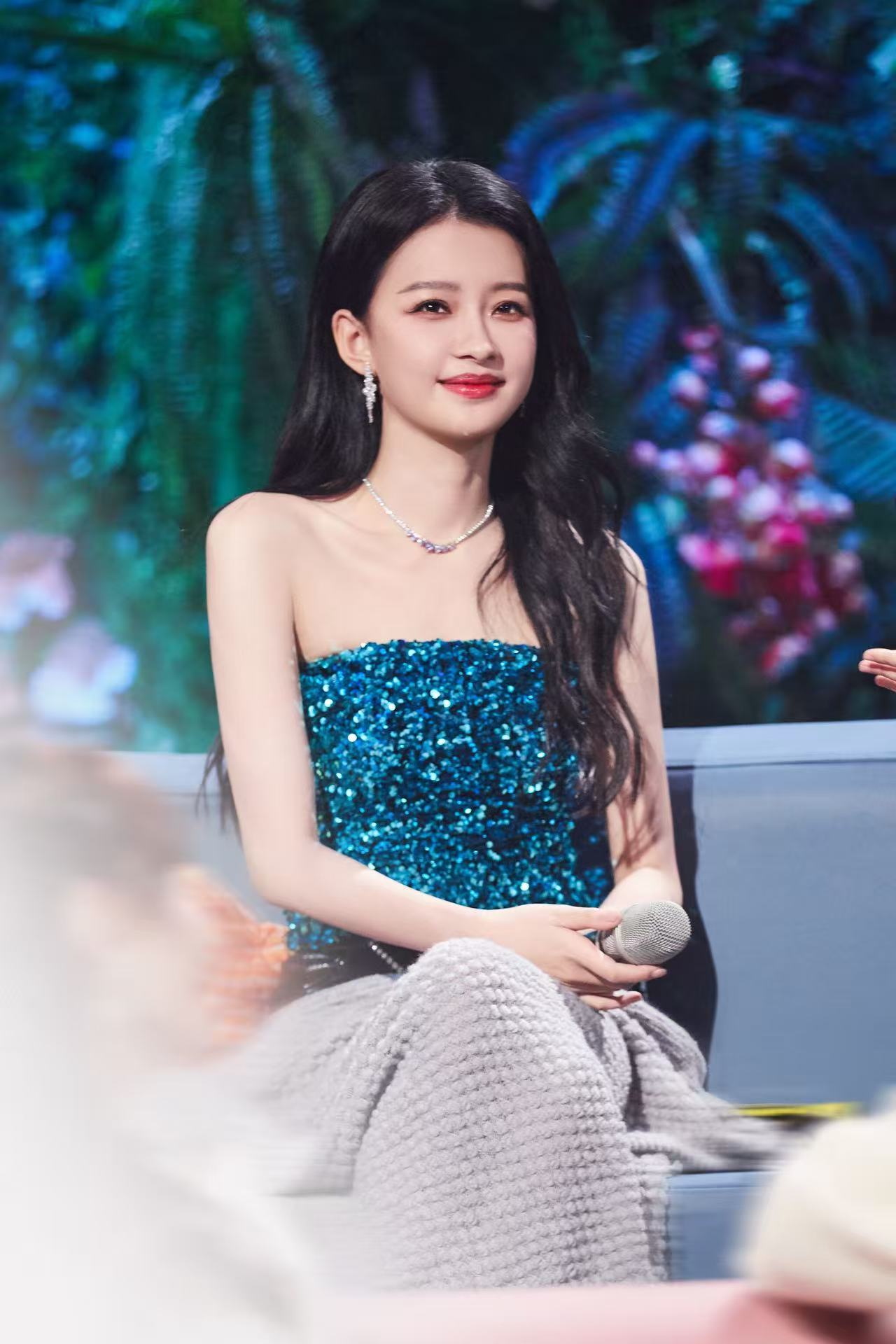 终于等到孙怡上浪姐等了好久终于等到孙怡！独特气场搭配绝佳身材比例，舞台潜力无限，