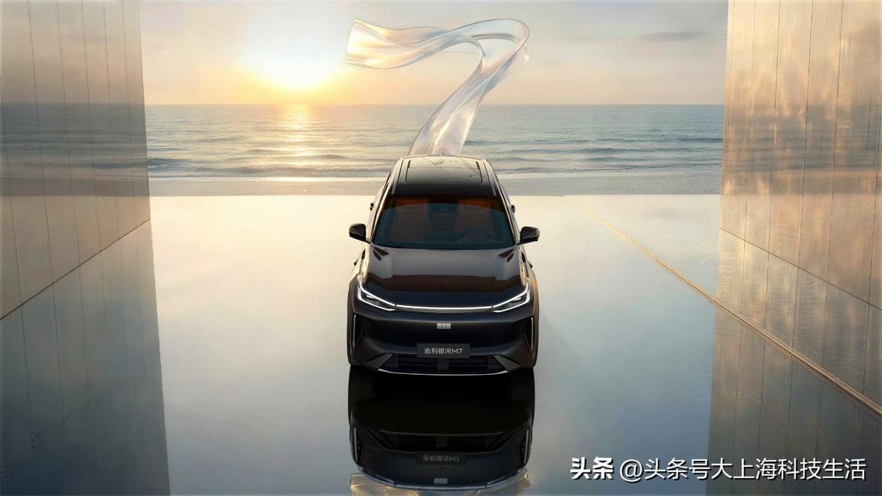 这两年看中国新能源车，有个挺明显的趋势：混动越来越往"大电池"方向走。早几年插混