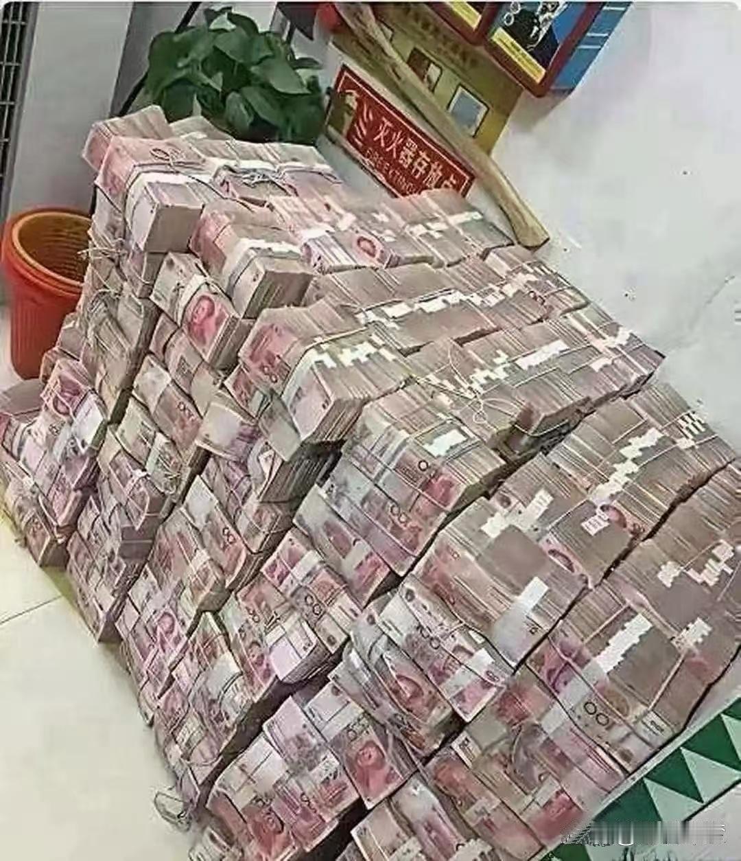  这堆钞票，是多少人的奋斗目标啊 ​​​