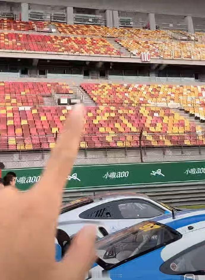 王一博 小嗷还没官宣呢，就先赞助了，这就是啵啵的排面吧 