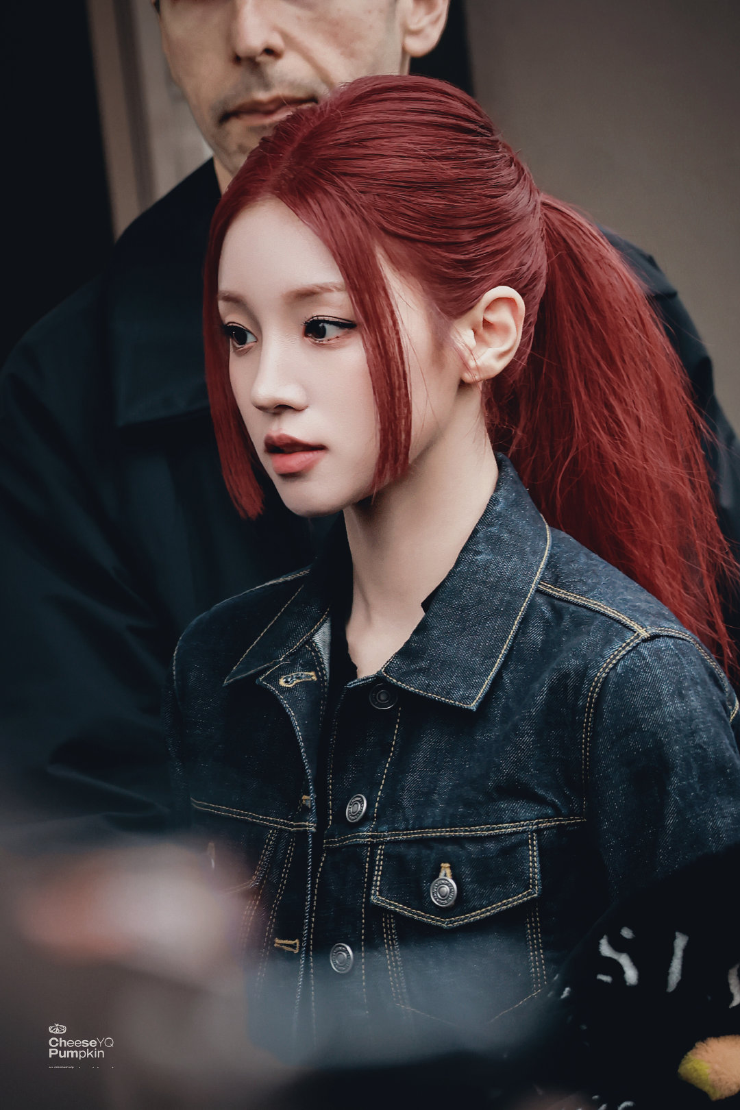 FENDI大秀明星阵容 解锁秋冬时尚密码，看秀造型氛围感拉满。唐嫣将优雅底蕴穿在