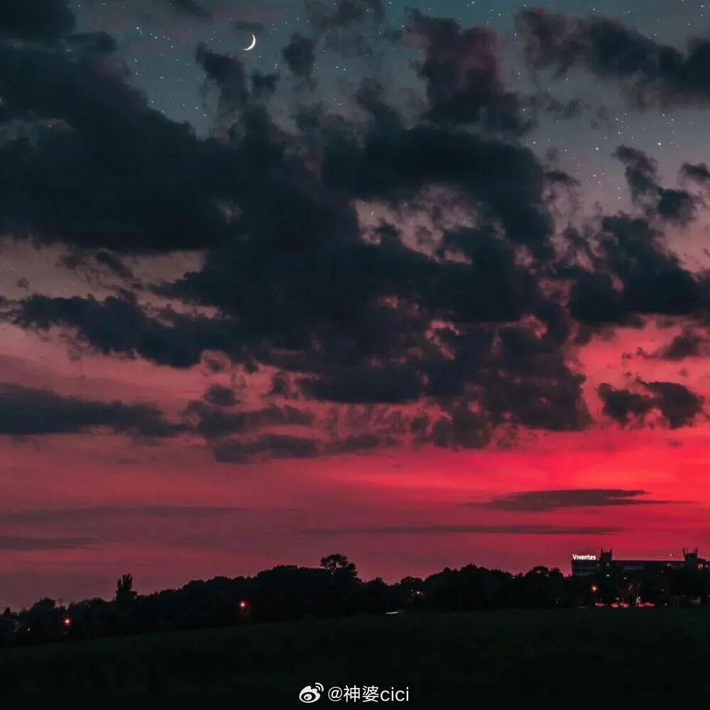  天蝎座深沉专一，洞察力敏锐，意志坚定，爱恨分明。缺点是心思内敛，多疑敏感，占有