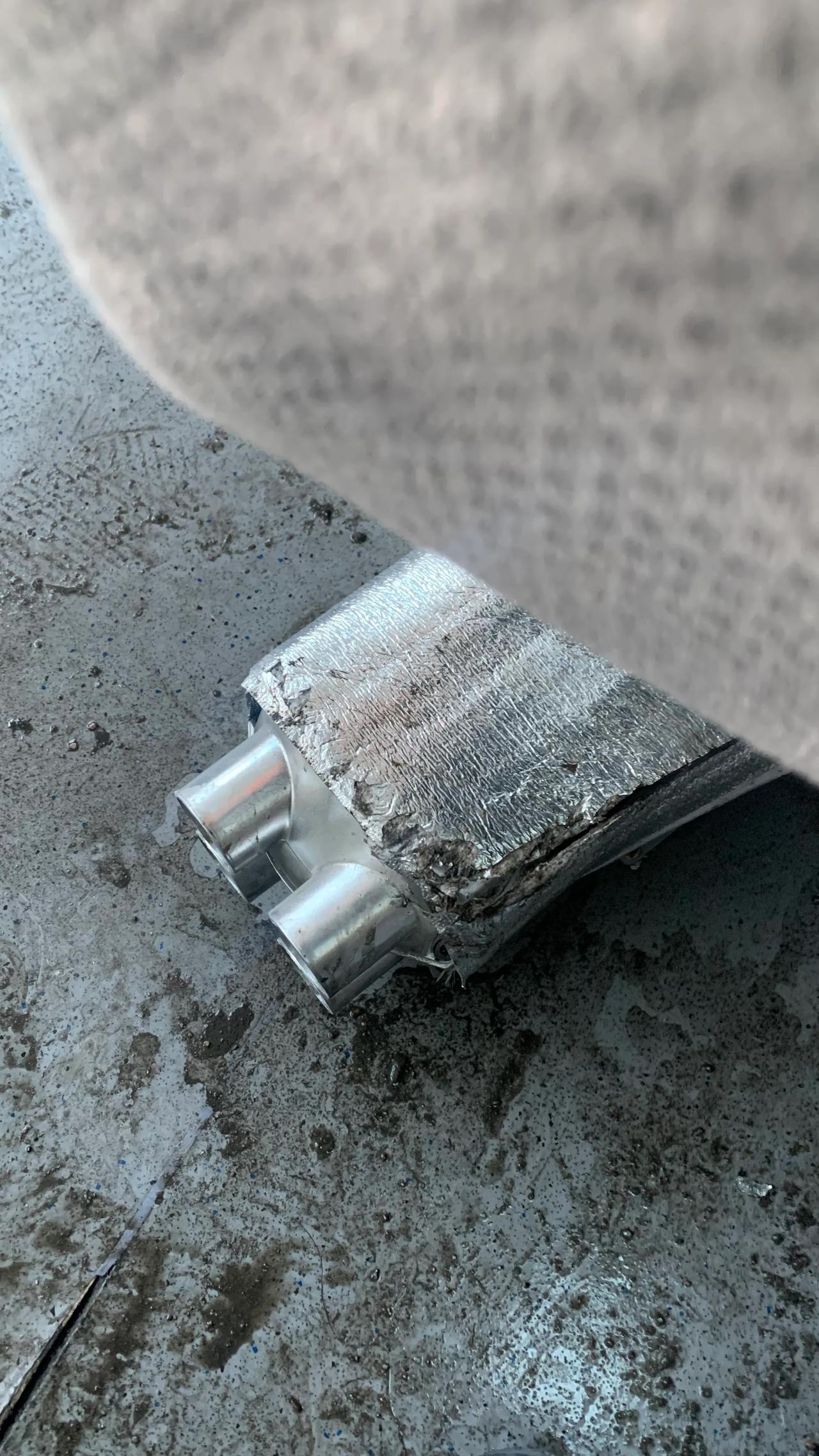 58路车，是真的太冷了。
新安装的取暖设备，听司机说是烧油的。

老板舍不得花钱