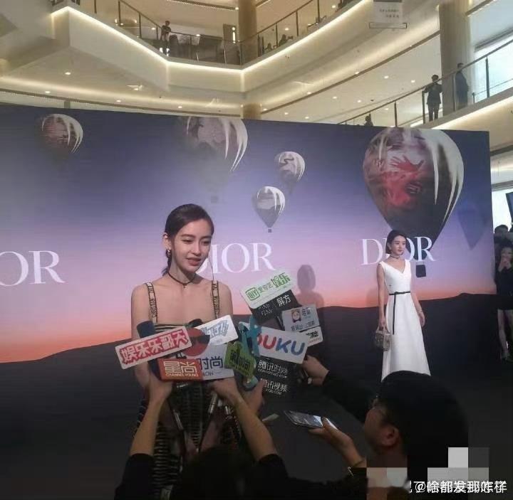 赵丽颖粉丝和杨颖粉丝因这张图吵起来？[震惊] ​​​