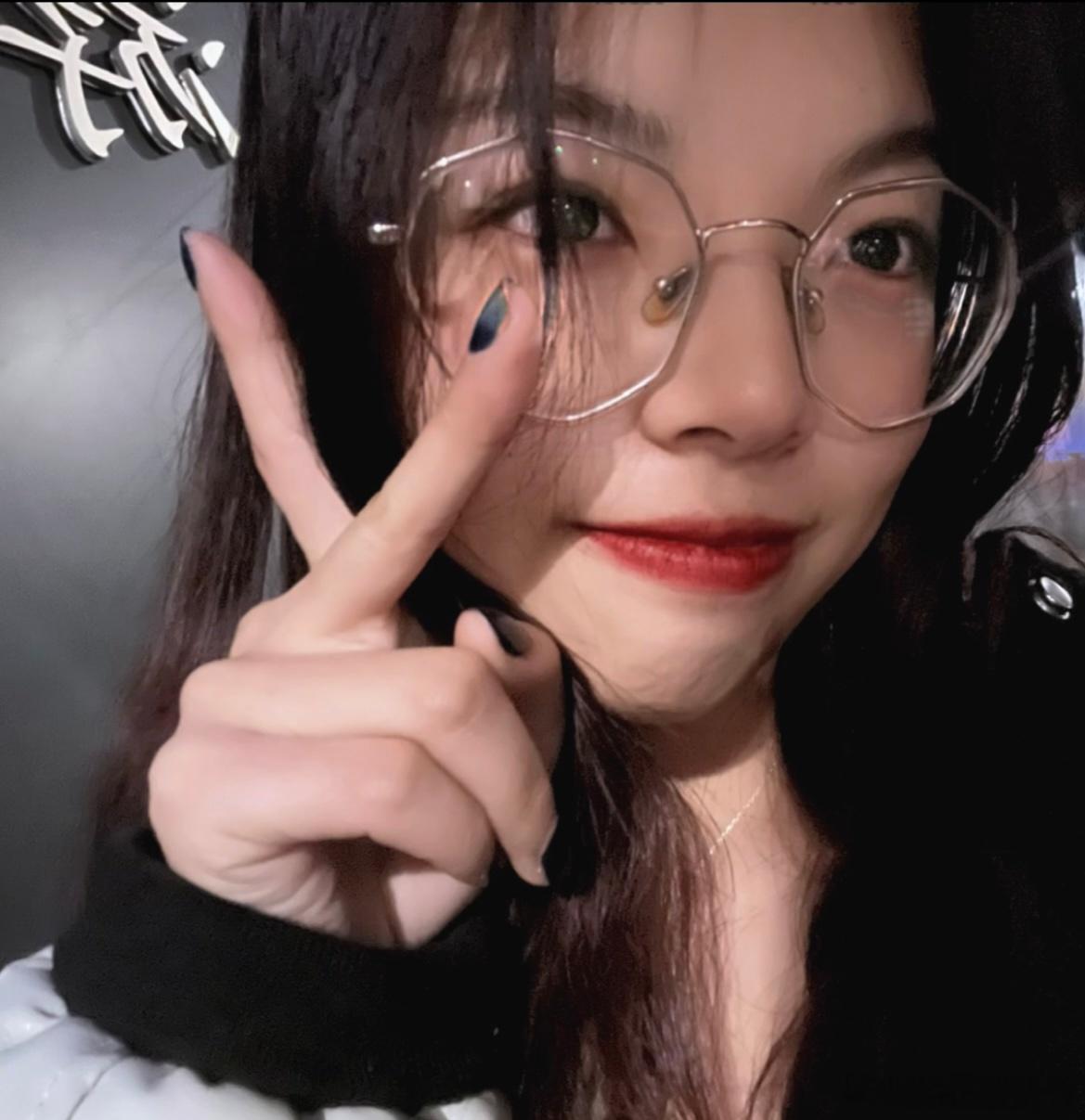 我们都兴致盎然的与世界交手一直走在鲜花盛开的路上[给你小心心]#好运2024# 