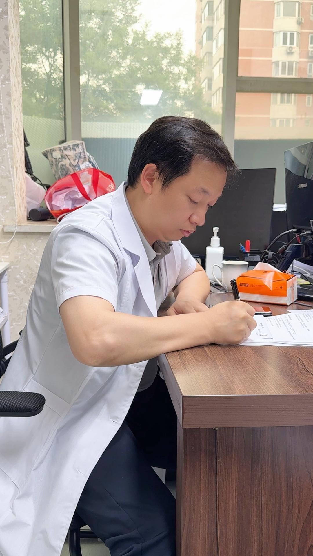望而知之谓之神。《难经•六十一难》：“望而知之谓之神，闻而知之谓之圣...