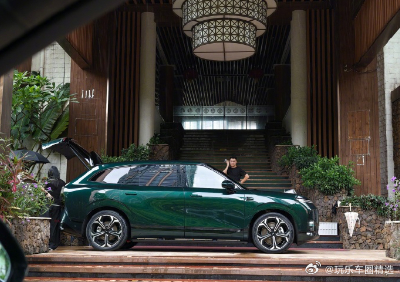 【小鹏 G9L 大五座 SUV 实车曝光：墨绿车漆、双层星环灯】根据工信部信息，