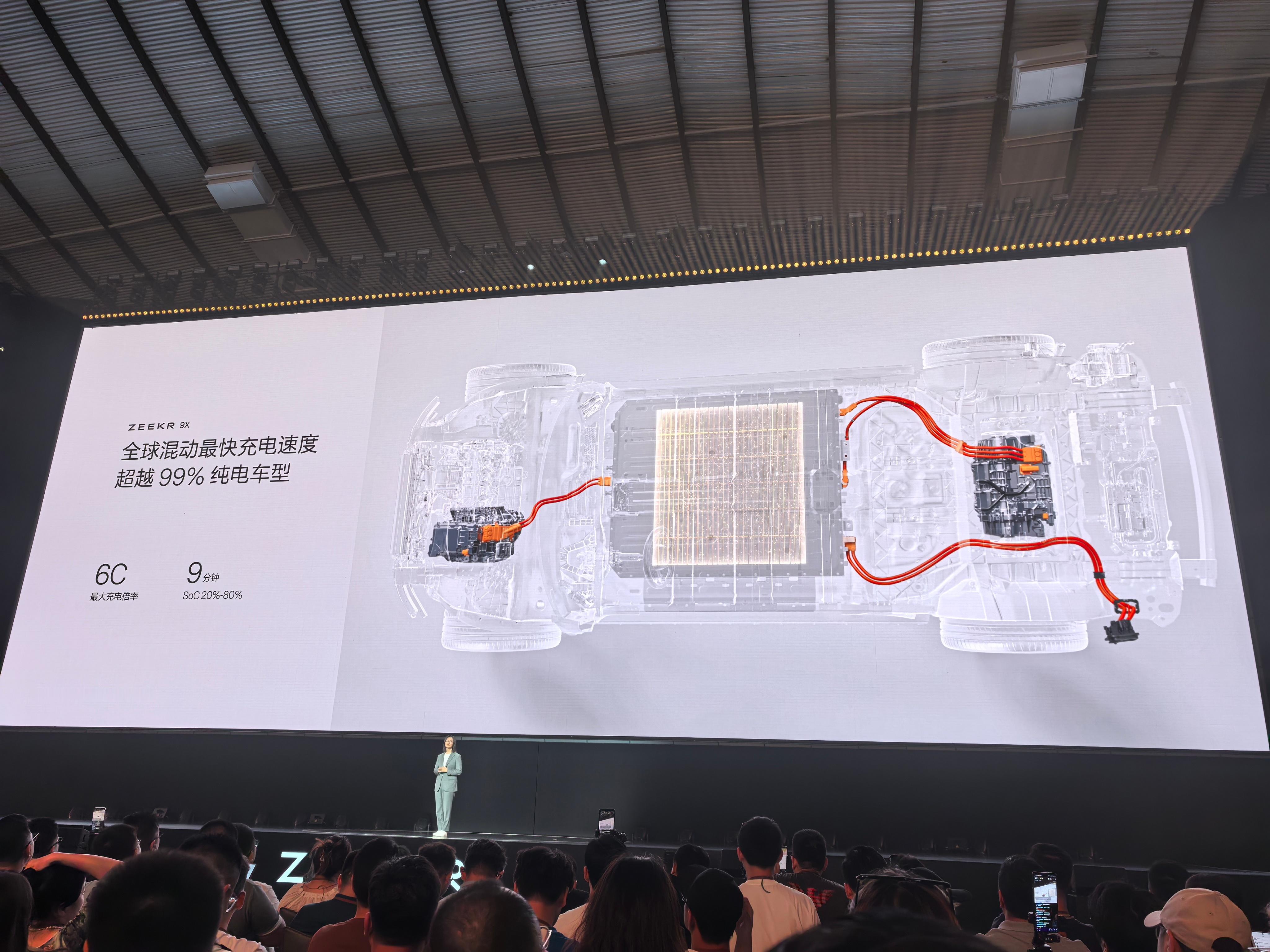 比市面上99%的纯电车型充电还快。极氪9x ​​​
