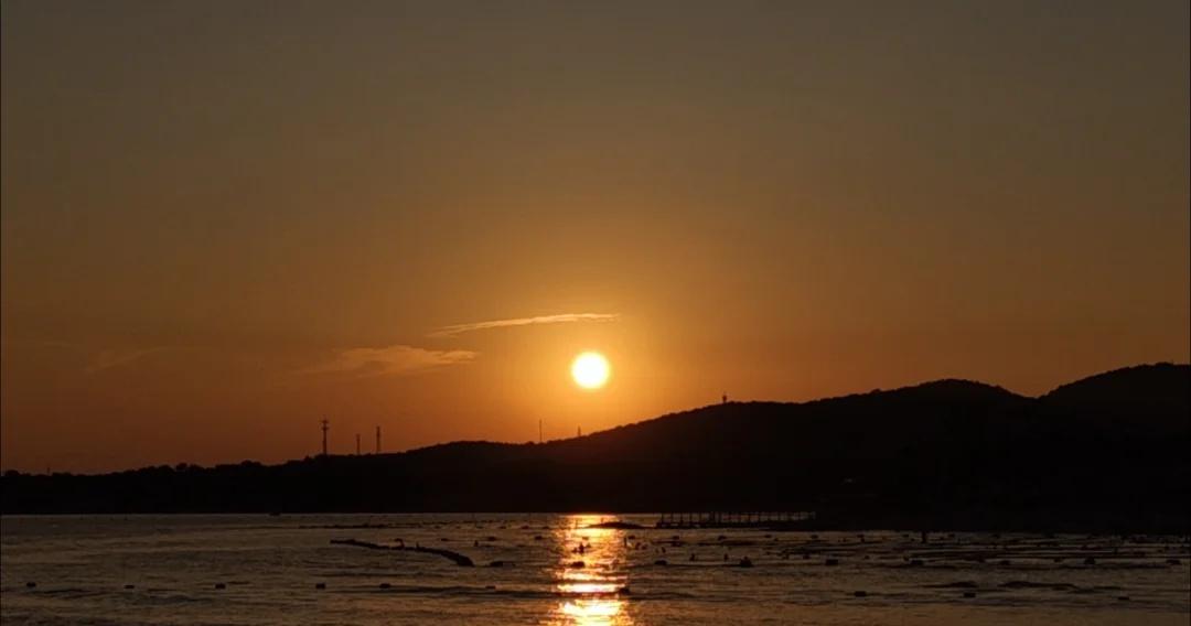 一些日常
今天整理贫困人口档案的时候，有个人聋哑残疾，档案的名字写着A哑巴，但档