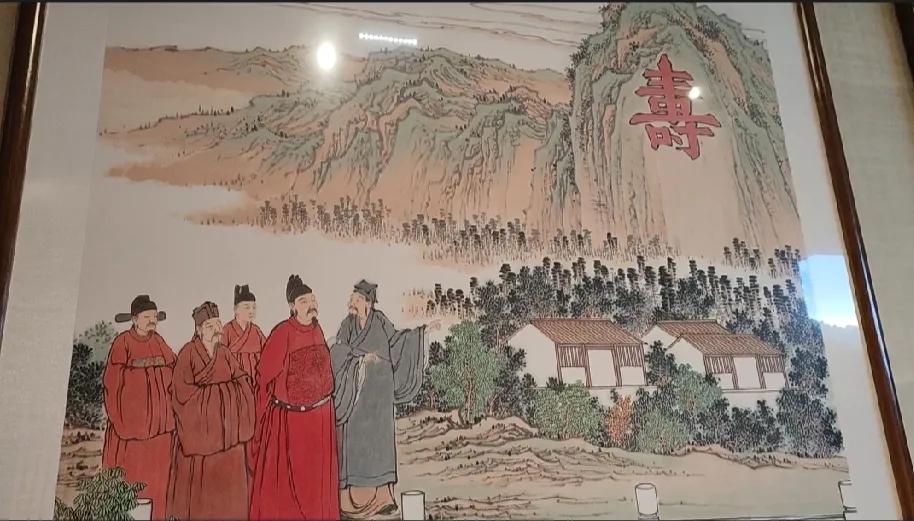 云门献巨寿
云门山阴刻有一个大寿字，字高7.5米，宽3.7米。关于它的来历，有一
