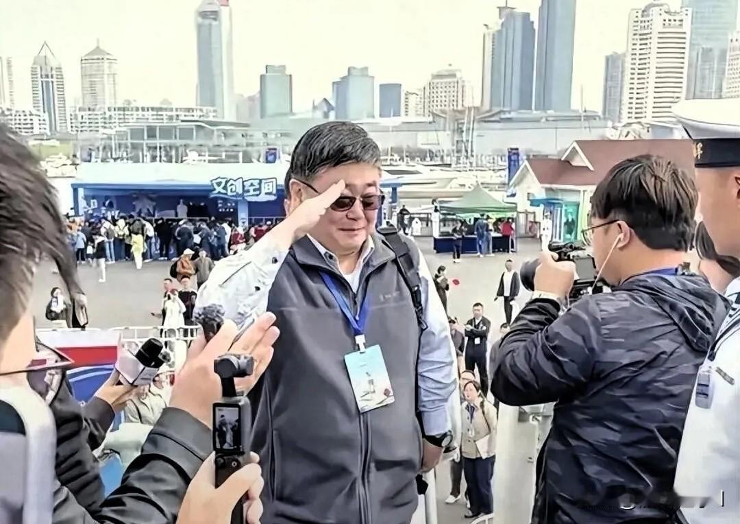 台湾退役舰长吕礼诗参加大陆海军节后返台，因称“解放军越强大台湾越安全”遭绿营疯狂