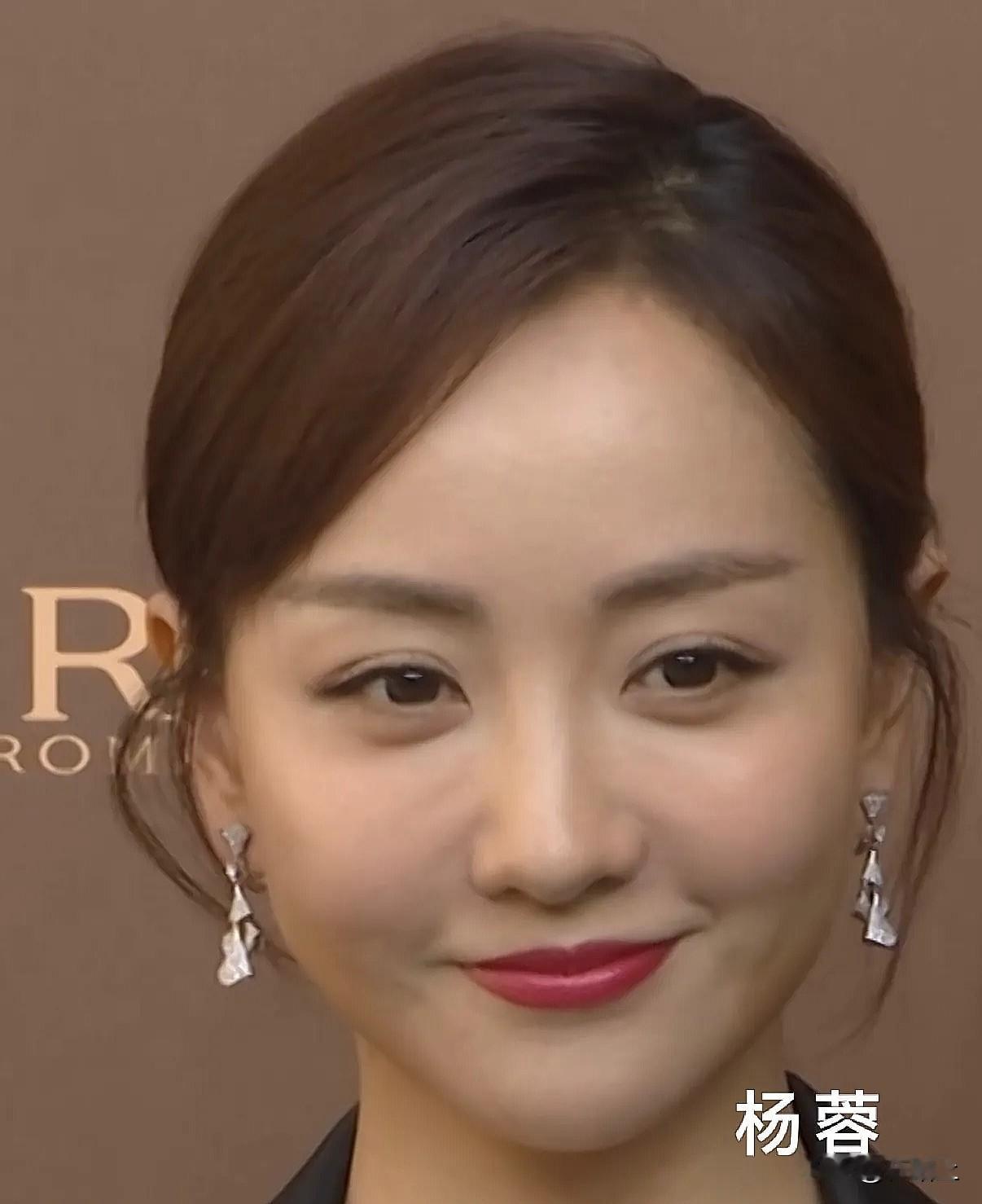 内娱女星的“照妖镜”来了！
没有美颜滤镜，这状态你敢信？
说实话，敢这么直接怼脸