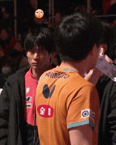 法国队送给张本智和两块变戏法的布——大布和小布。

12月6日，张本智和在休息一