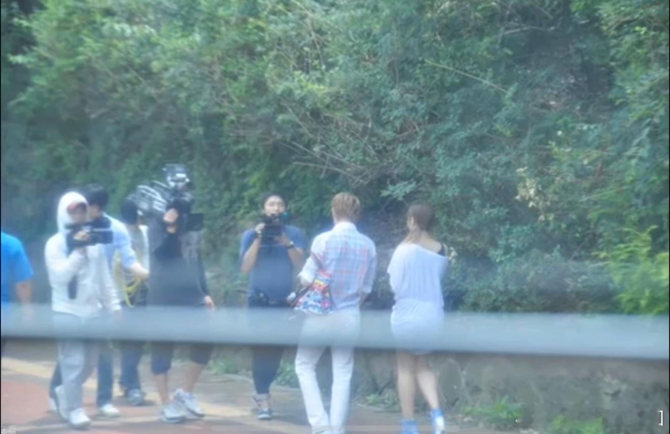 原来宋茜和尼坤当年录节目带时候周围有这么多人跟着如果能产生感情那才是奇怪吧🤔 
