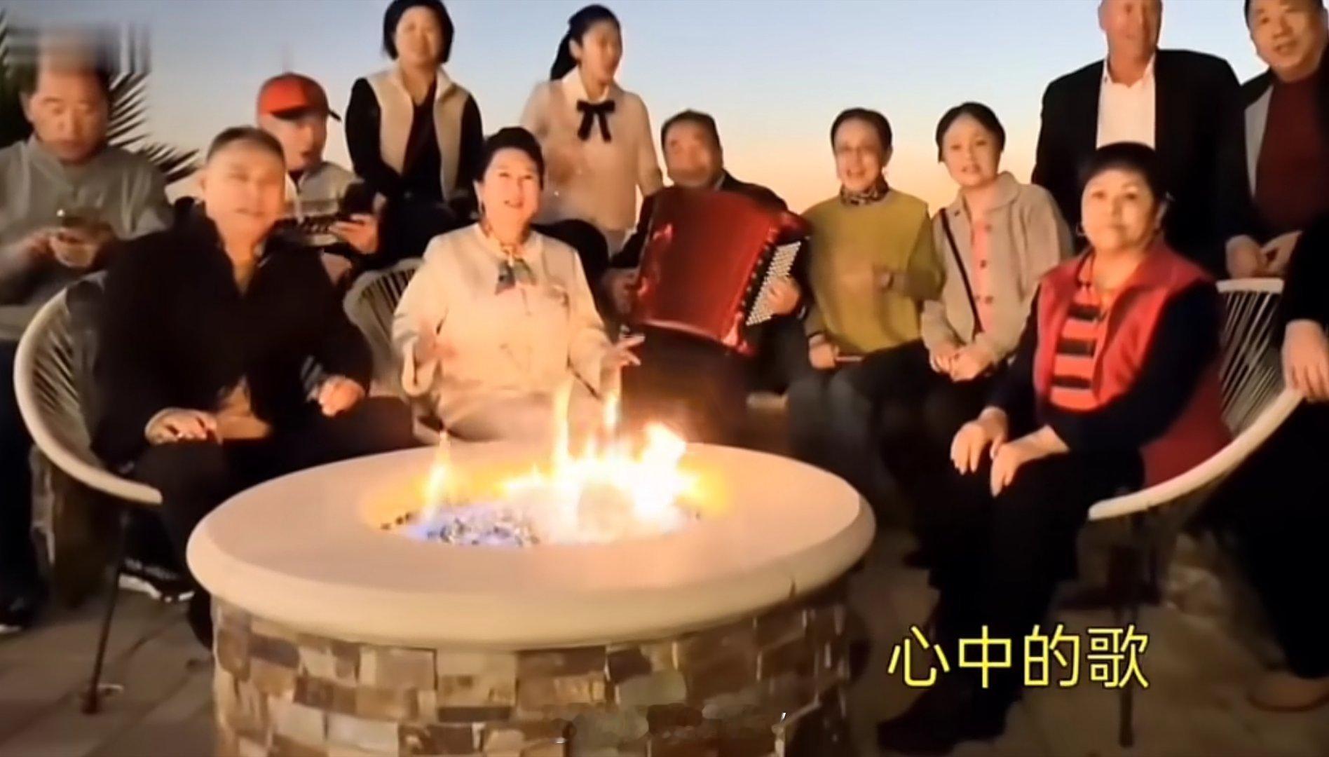 这个节美国人过得不太舒心我觉得这个话题有点在内涵姜昆老师姜昆 圣诞节