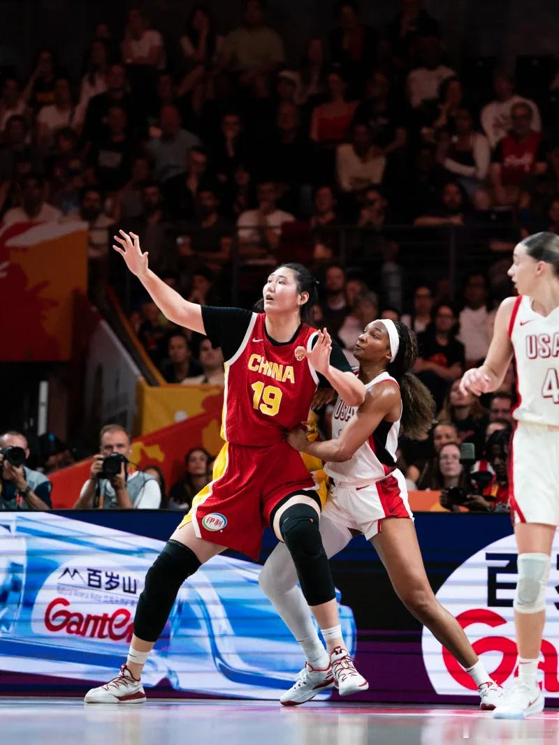 94-61，中国女篮世界杯首战不敌美国。这个分差，对于我们来说，算是正常水平。张