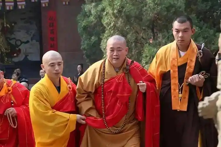 少林寺离职潮这就是传说中的树倒猢狲散吧！以前的和尚是一种精神信仰，现在的和尚是一