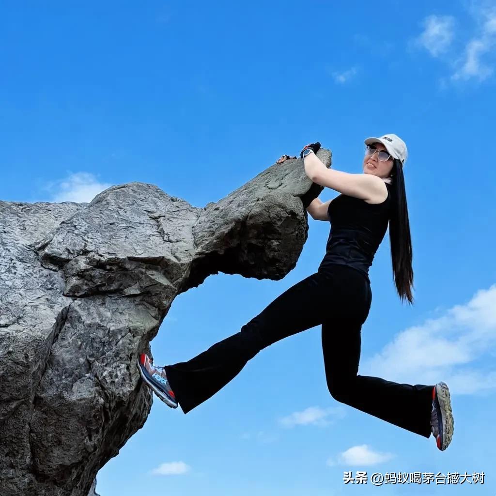 排牙山⛰️，深圳第一险峰，抱着龟仙头，快乐无忧愁，坐在龟仙背，一生无忧虑！！！！