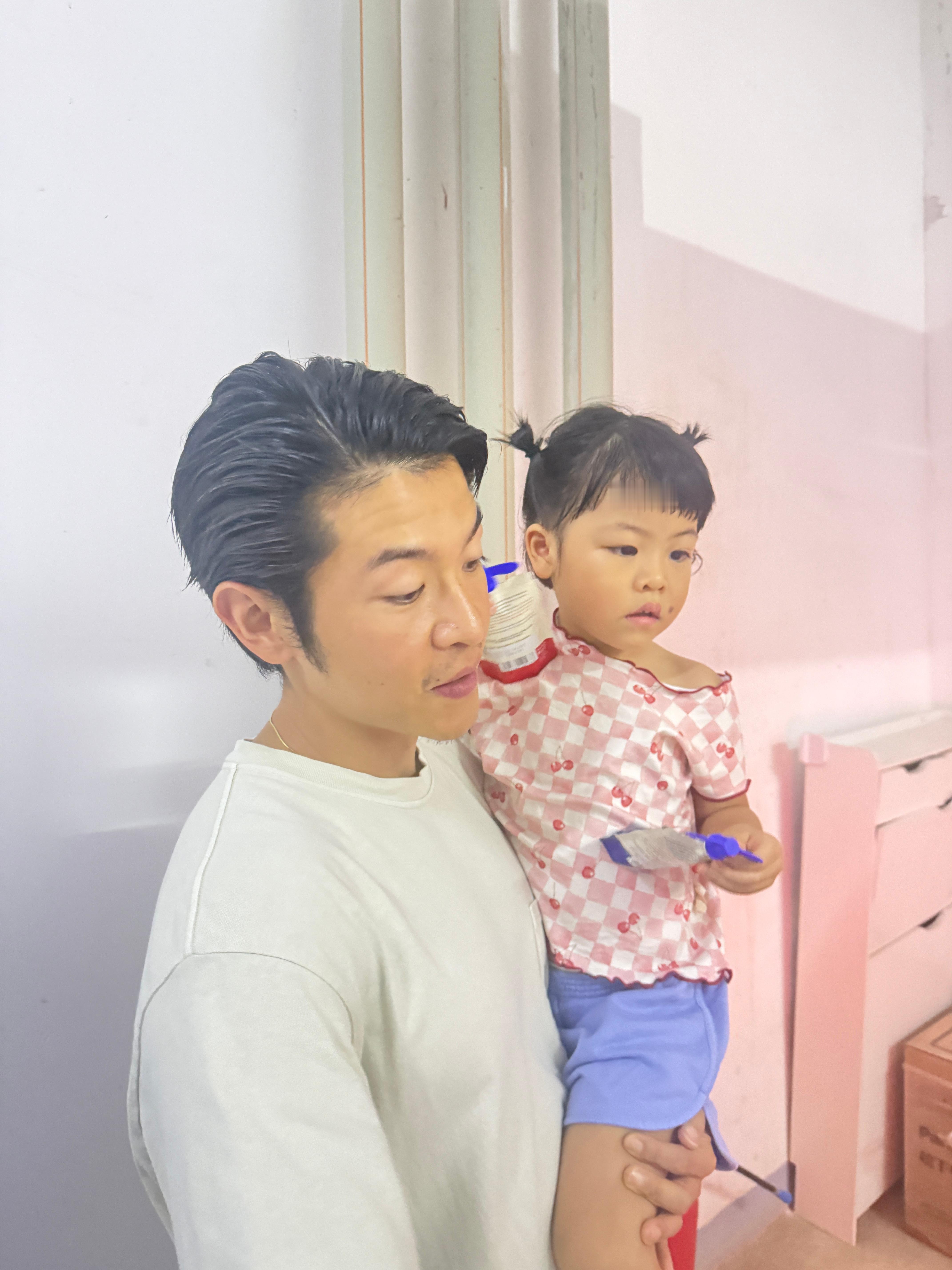 旅蛙：爸爸来给你讲一下为什么下过雨以后车会很脏我就这么硬生生等了整整7分钟，球宝
