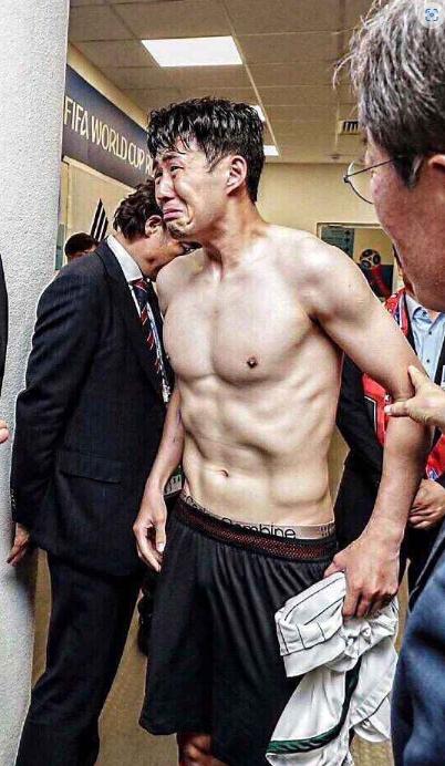 韩国队怒了，黄仁范怒斥：别像唤狗一样叫我！

2026年美加墨世界杯A组的出线生