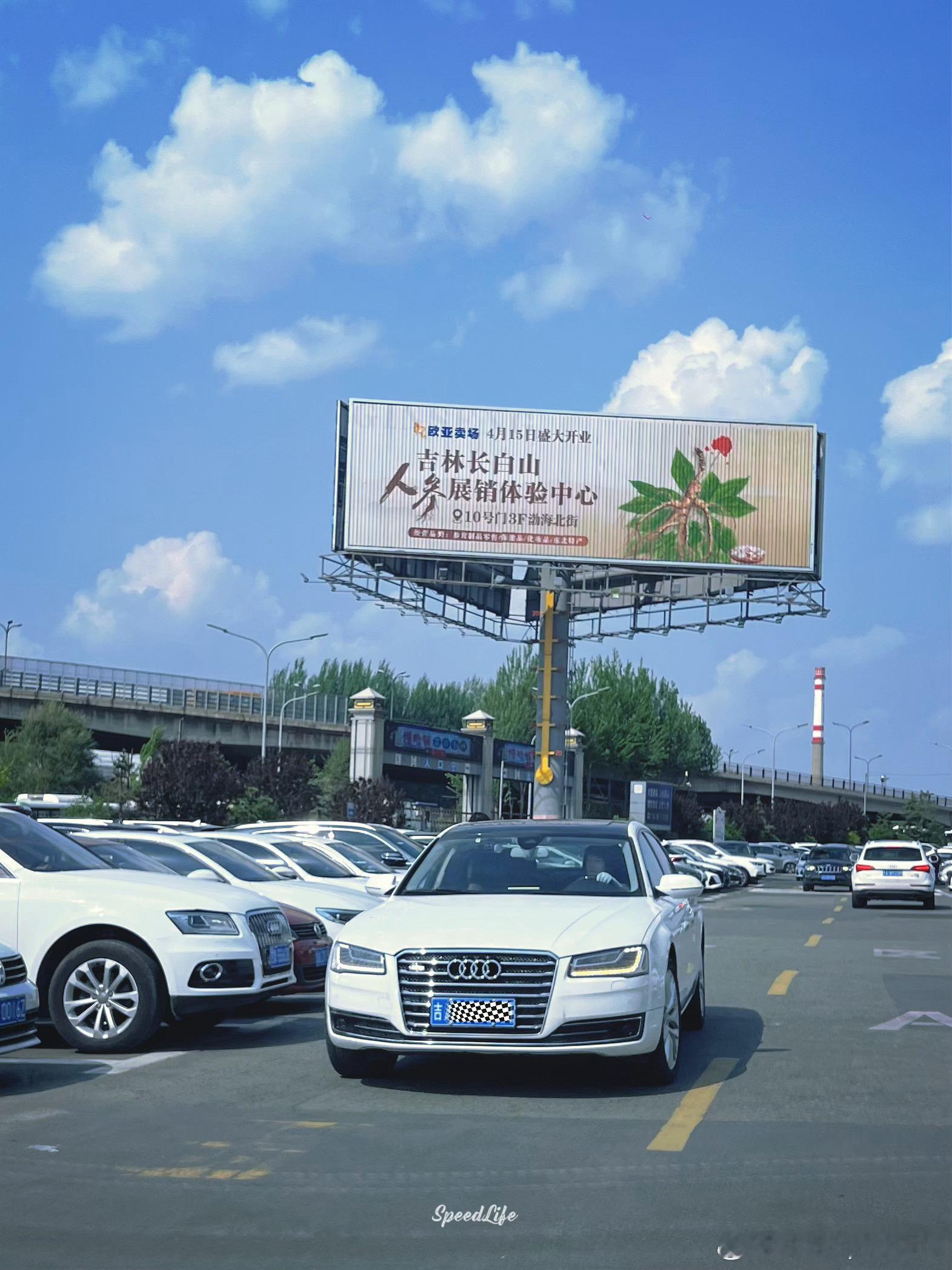 偶遇一台6.3l 的老伙计，开过的A8就D4这一代特别多，基本各种排量、版本都体