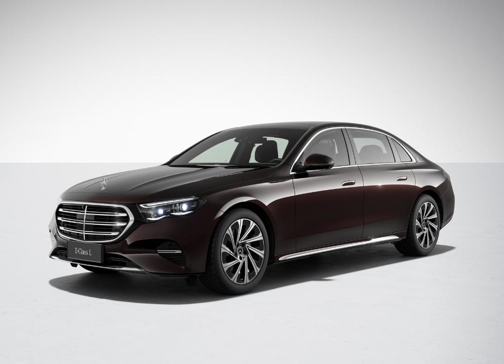 2024款改款二 E 300 L豪华型，共行驶10000公里，仪表显示发动机扭矩