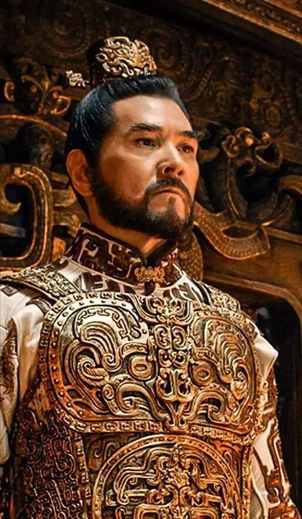演员，费翔说，八七年的时候，我非常有名，发行了五张专辑，开了一个巡回演唱会，所到