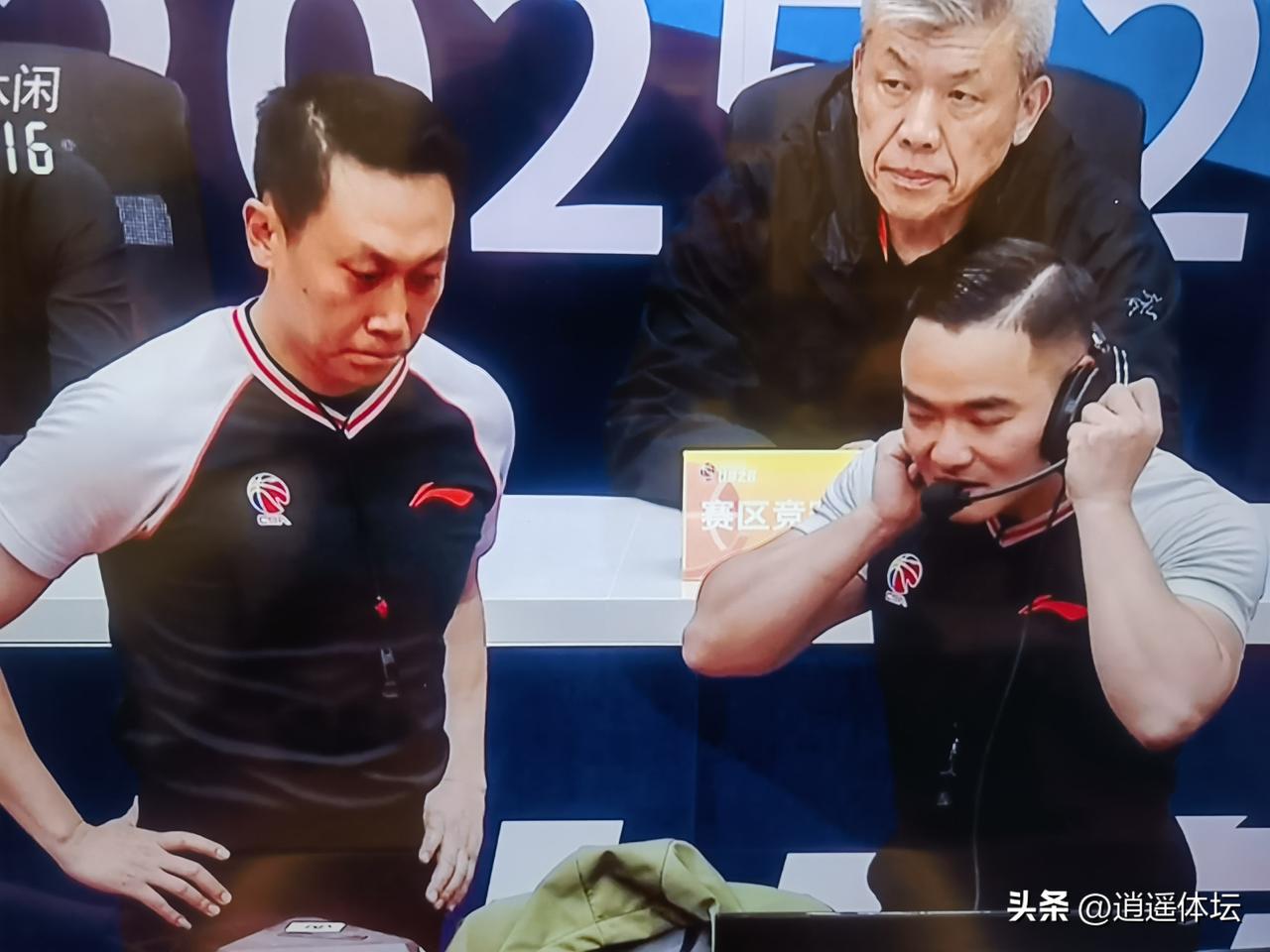 这三位高手，在山东高速男篮的主场，吹罚水平真的是让人佩服！
     三个吹哨人