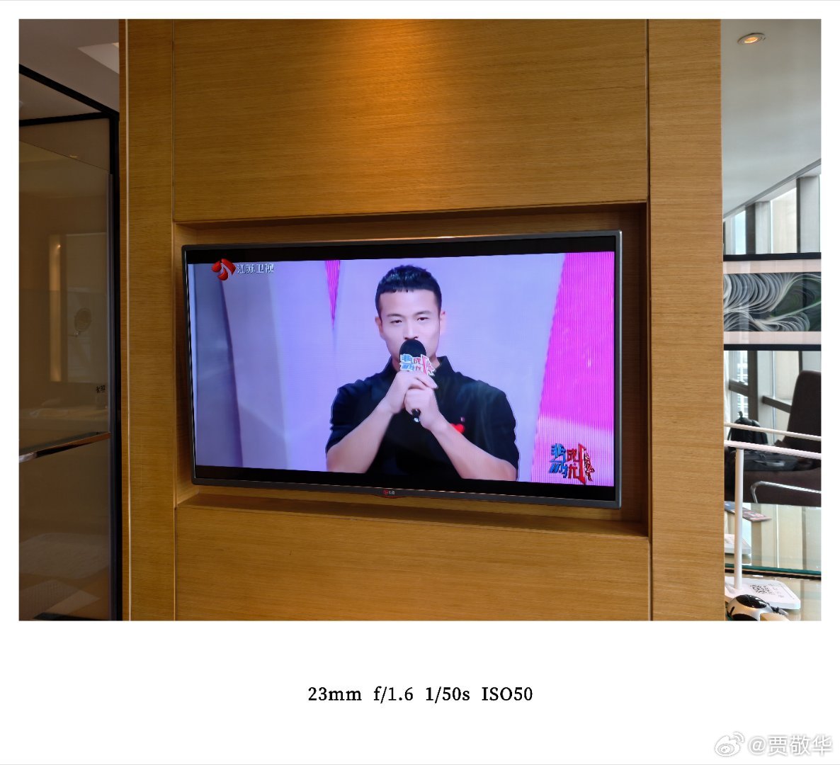 最近发现一个问题，看电视的时候，演员口型跟声音根本对不上。而且，很多频道都有这个