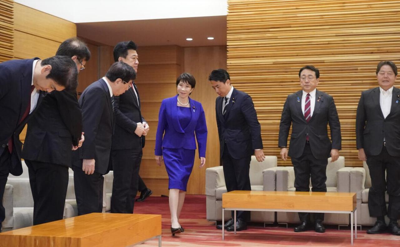 【高市的“总裁选举连任战略内阁”落地，竞争对手林芳正被排除出内阁为哪般？】9月1
