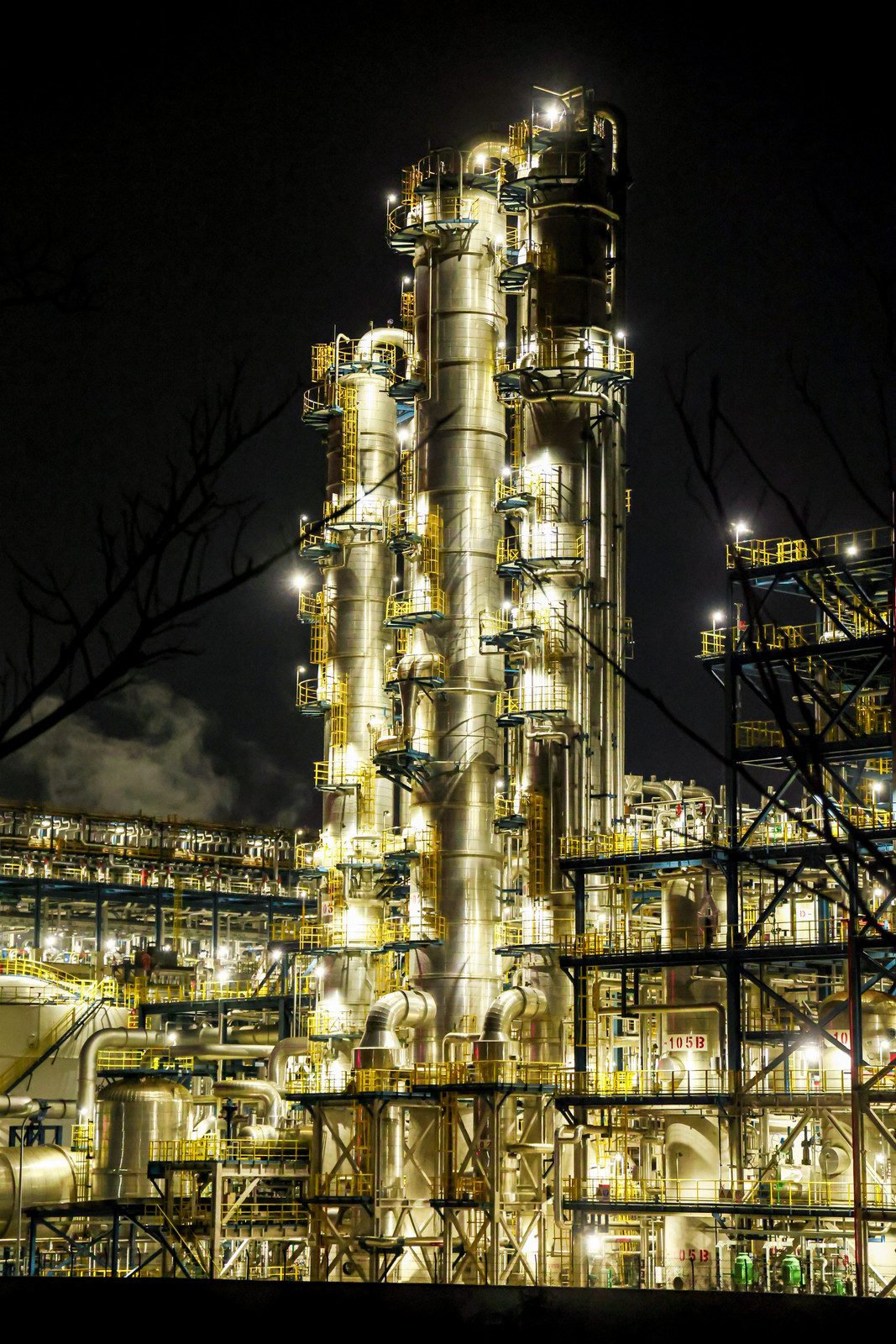 高质量发展浙里行镇海炼化宁波高质量发展的硬核样本 太壮观了春节档《飞驰人生3》里