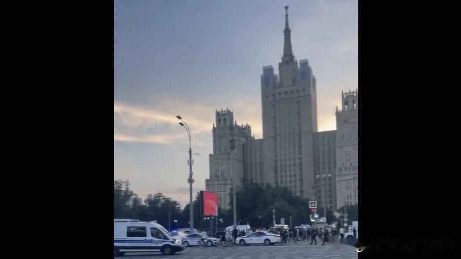 莫斯科市中心发生爆炸：有人将炸弹带入有多名高官在场的餐厅


莫斯科市中心的巴尔