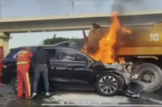 #隐藏式门把手是否阻碍救援##大v聊车# 【隐藏式门把手是否阻碍救援？】此次山西