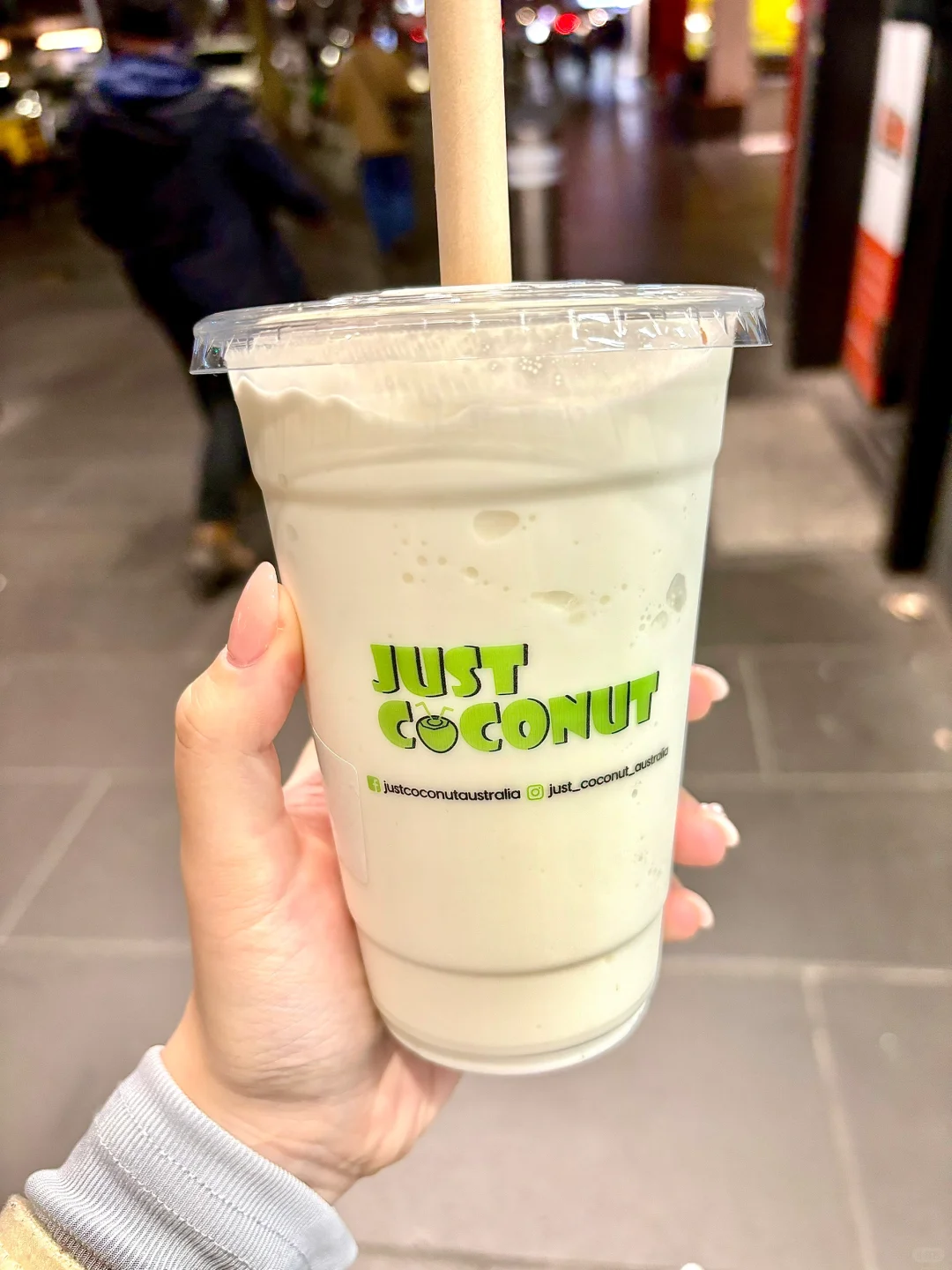 🇦🇺天气凉不妨碍我喝好喝的椰子冰沙🥥🌴