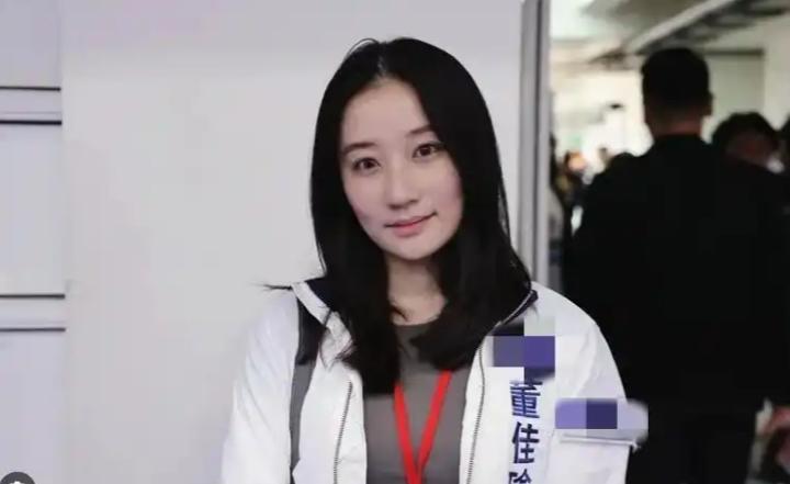 郑丽文率国民党 14 人代表团访陆，团队里最受关注的莫过于 30 岁的国际事务部