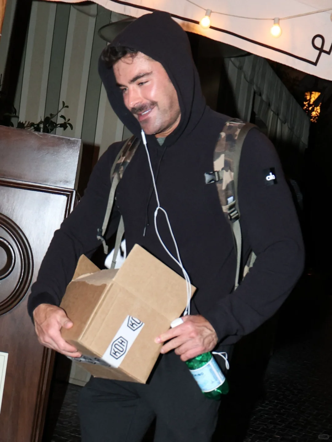Zac Efron 发布新脸！！